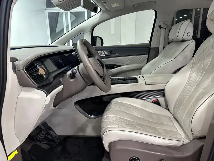 BYD D9 Denza D9 2022 EV 600 4WD Flagship 2023 — миниатюра 2