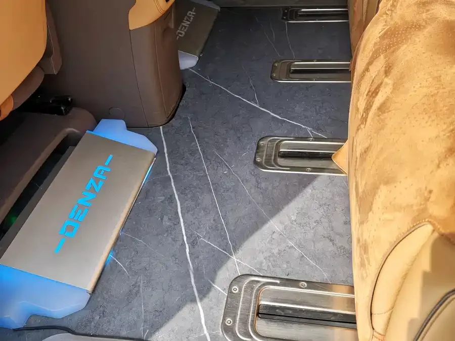 BYD D9 BYD D9 2022 DM-i 970 4WD Flagship Model 2023 — миниатюра 3