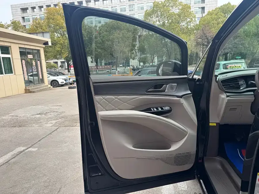 BYD D9 BYD D9 2022 DM-i 970 4WD Flagship Model 2023 — миниатюра 3
