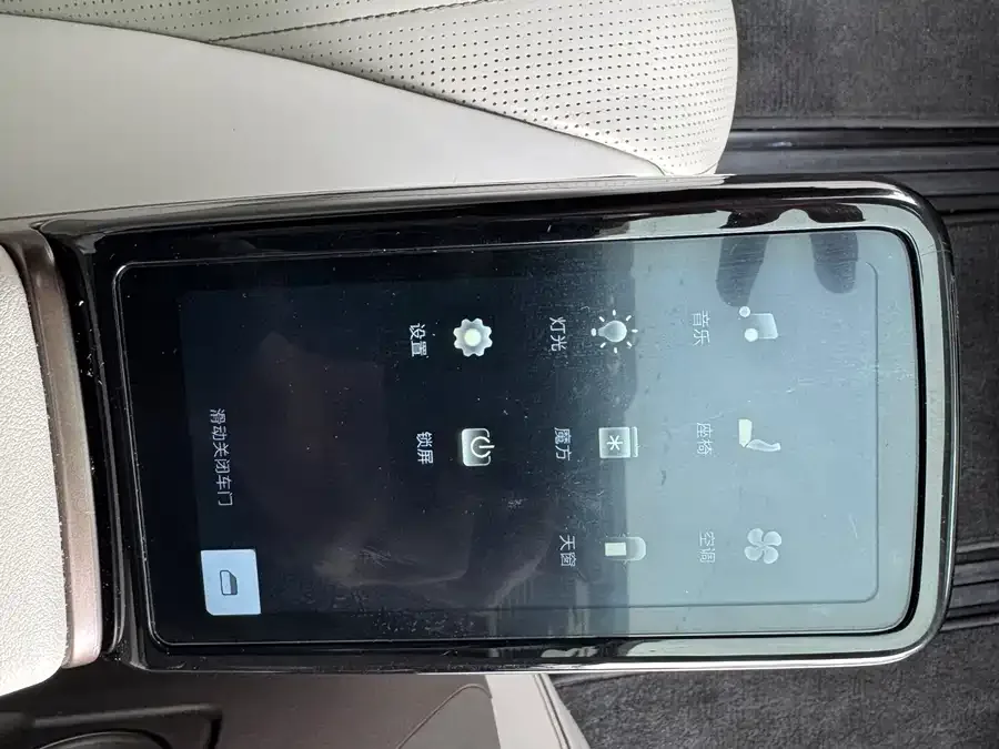 BYD D9 BYD D9 2022 DM-i 970 4WD Flagship Model 2023 — миниатюра 5