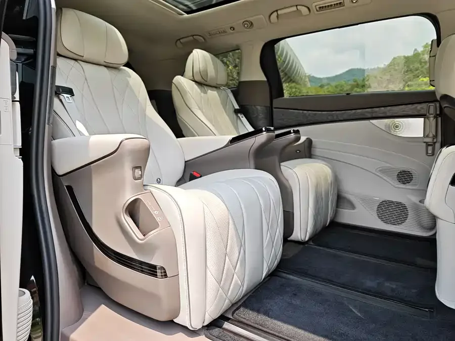 BYD D9 DENZA D9 2022 DM-i 945 Luxury Edition 2024 — миниатюра 5