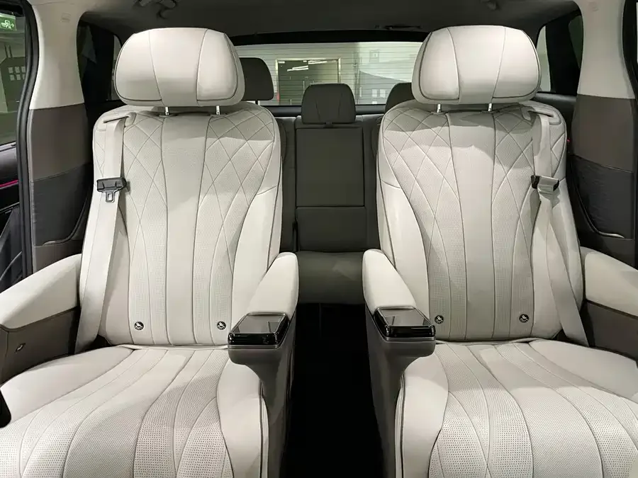 BYD D9 BYD D9 2022 DM-i 970 4WD Flagship Model 2023 — миниатюра 3