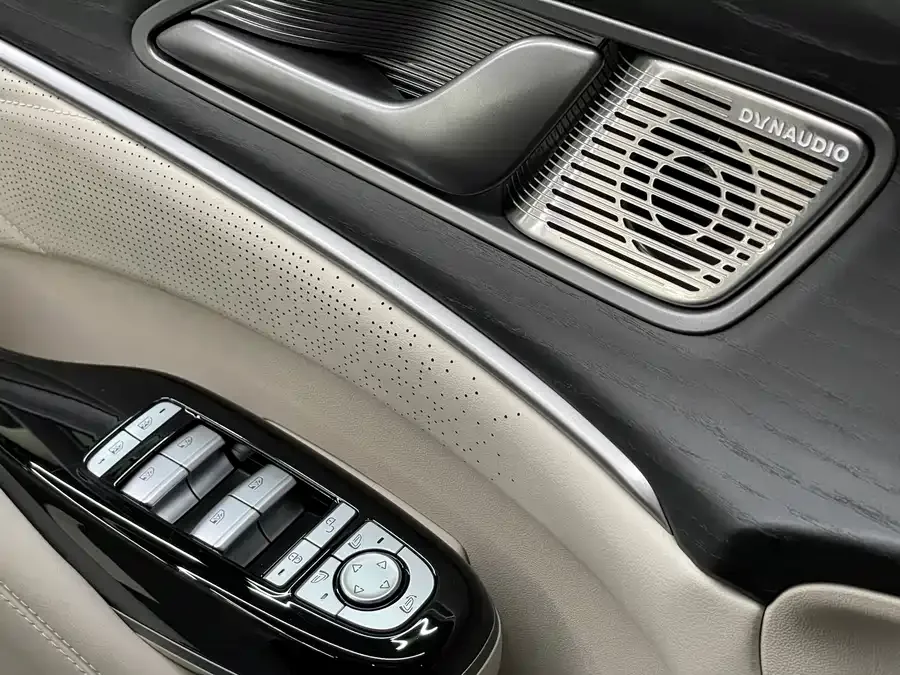 BYD D9 BYD D9 2022 DM-i 970 4WD Flagship Model 2023 — миниатюра 5