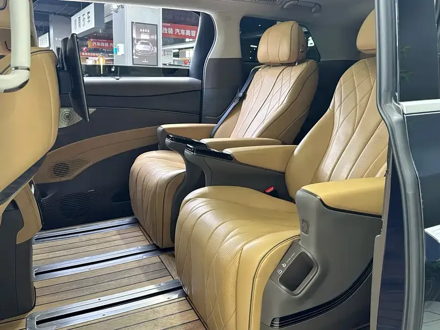 BYD D9 BYD D9 2022 DM-i 970 4WD Flagship Model 2023 — миниатюра 3
