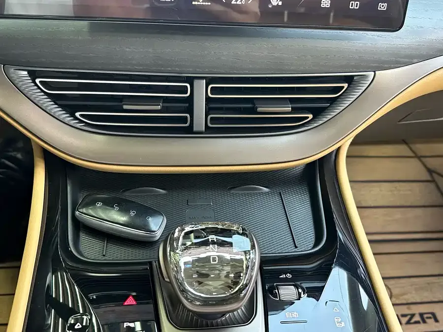 BYD D9 BYD D9 2022 DM-i 970 4WD Flagship Model 2023 — миниатюра 5