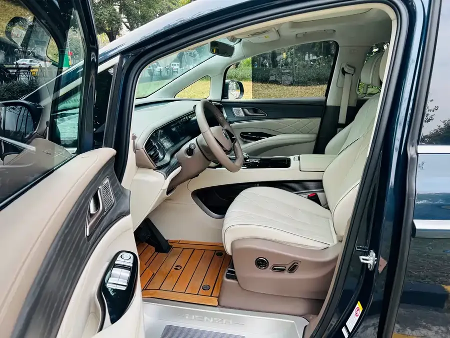 BYD D9 BYD D9 2022 DM-i 970 4WD Flagship Model 2023 — миниатюра 3
