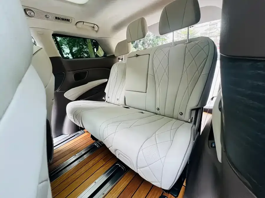BYD D9 BYD D9 2022 DM-i 970 4WD Flagship Model 2023 — миниатюра 5