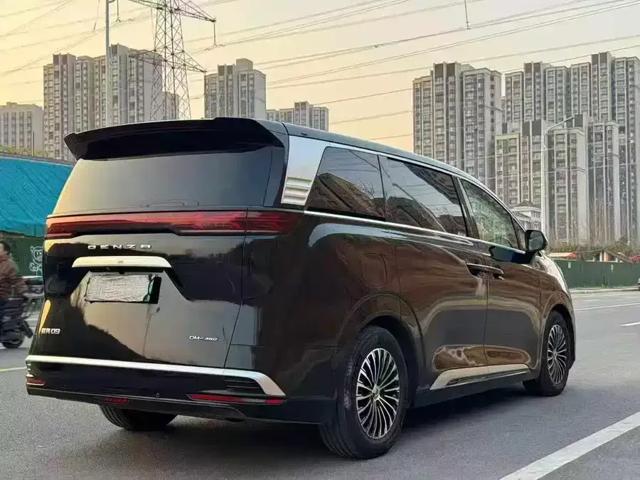 BYD D9 BYD D9 2022 DM-i 970 4WD Flagship Model 2023 — миниатюра 3