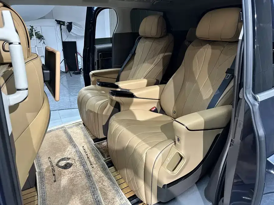 BYD D9 BYD D9 2022 DM-i 970 4WD Flagship Model 2023 — миниатюра 3