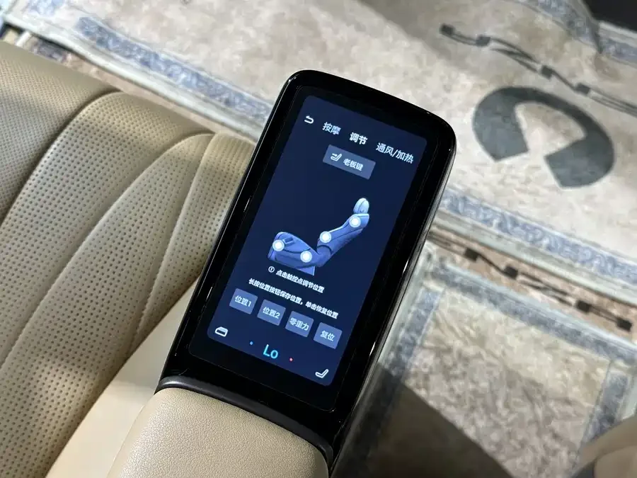 BYD D9 BYD D9 2022 DM-i 970 4WD Flagship Model 2023 — миниатюра 5