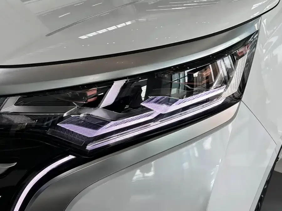 BYD D9 BYD D9 2022 DM-i 970 4WD Flagship Model 2023 — миниатюра 3