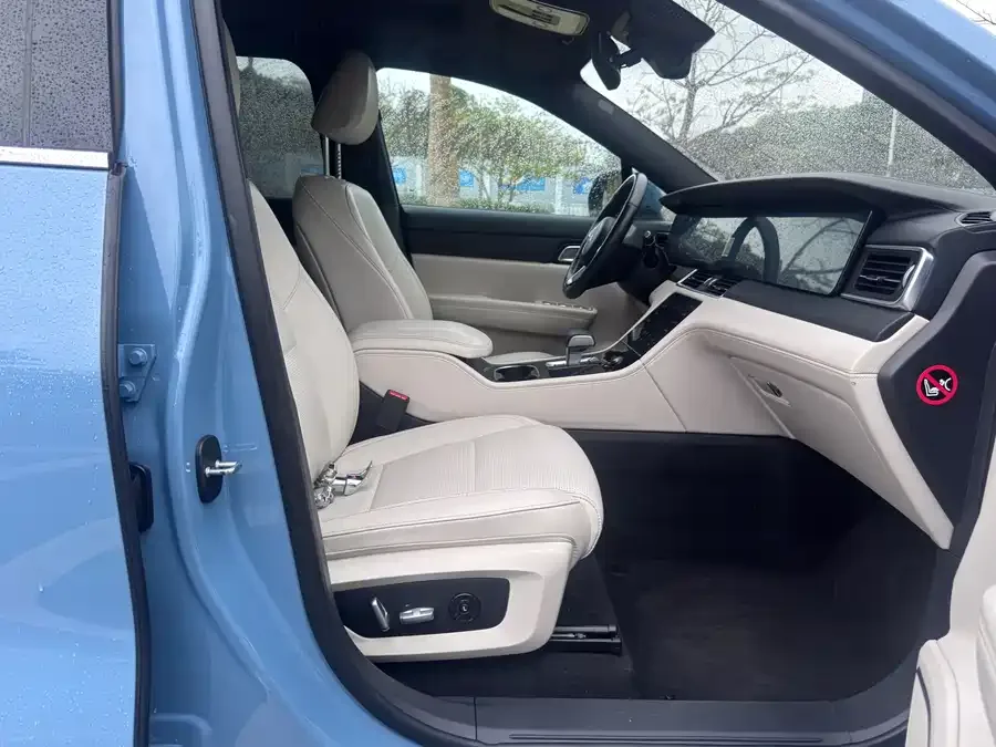 Li Xiang One Ideal ONE 2021 extended range 6-seater version 2022 — миниатюра 4