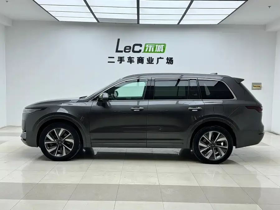 Li Xiang One Ideal ONE 2021 extended range 6-seater version 2022 — миниатюра 4