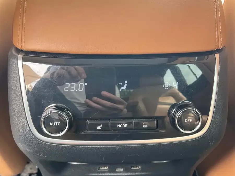 Li Xiang One Ideal ONE 2021 extended range 6-seater version 2022 — миниатюра 4