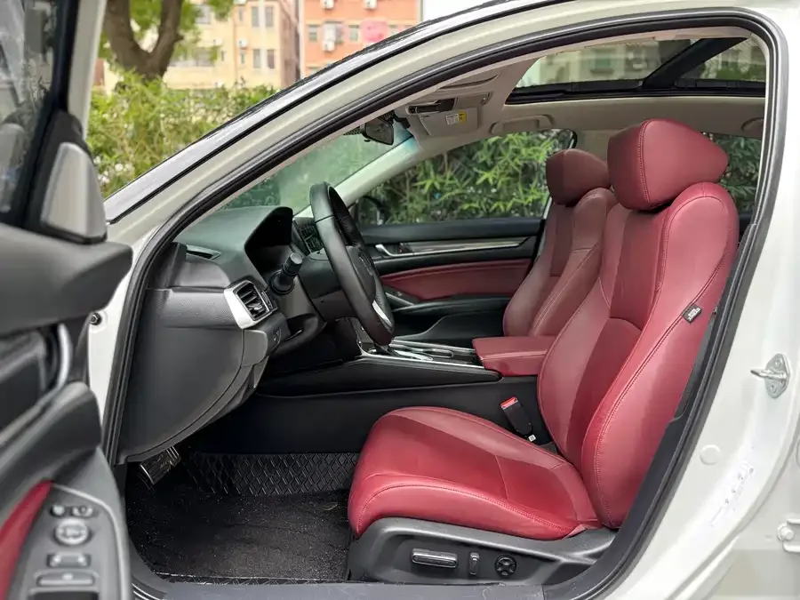 Honda Accord 2022 Accord 260TURBO Fantasy Night Premium Edition 2022 — миниатюра 3