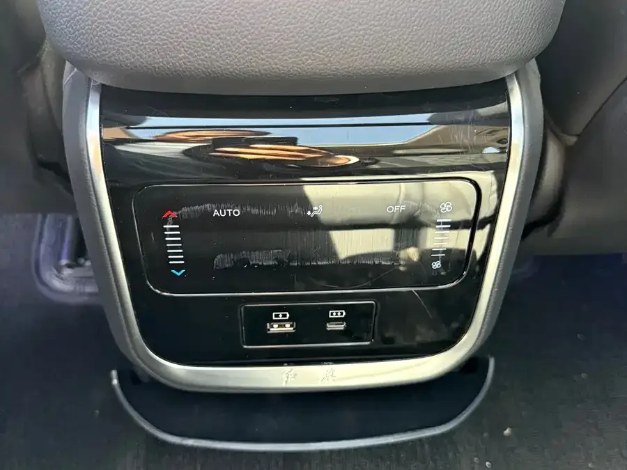 Hongqi HS7 PHEV Hongqi HS7 PHEV 2024 2.0T PHEV 4WD Flagship Chang Edition 7 Seaters 2024 — миниатюра 4
