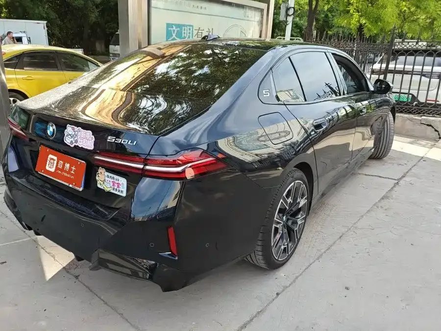 BMW 5 Series BMW 5 Series 2025 530Li Exclusive M Sport Package 2025 — миниатюра 4