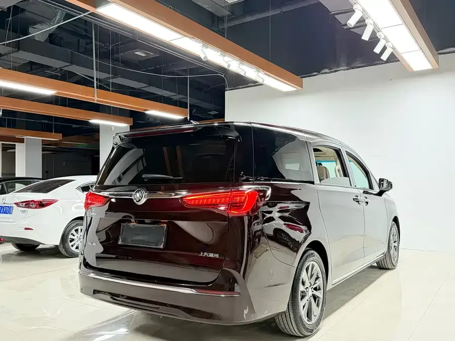 Buick GL8 2023 Avenir Seven-seat Gift Edition 2023 — миниатюра 2