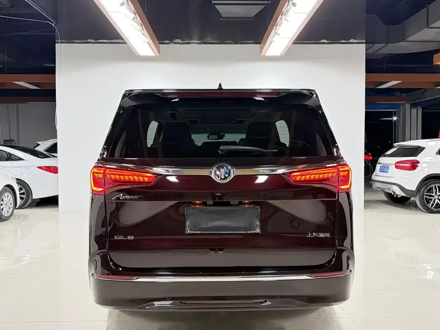 Buick GL8 2023 Avenir Seven-seat Gift Edition 2023 — миниатюра 4