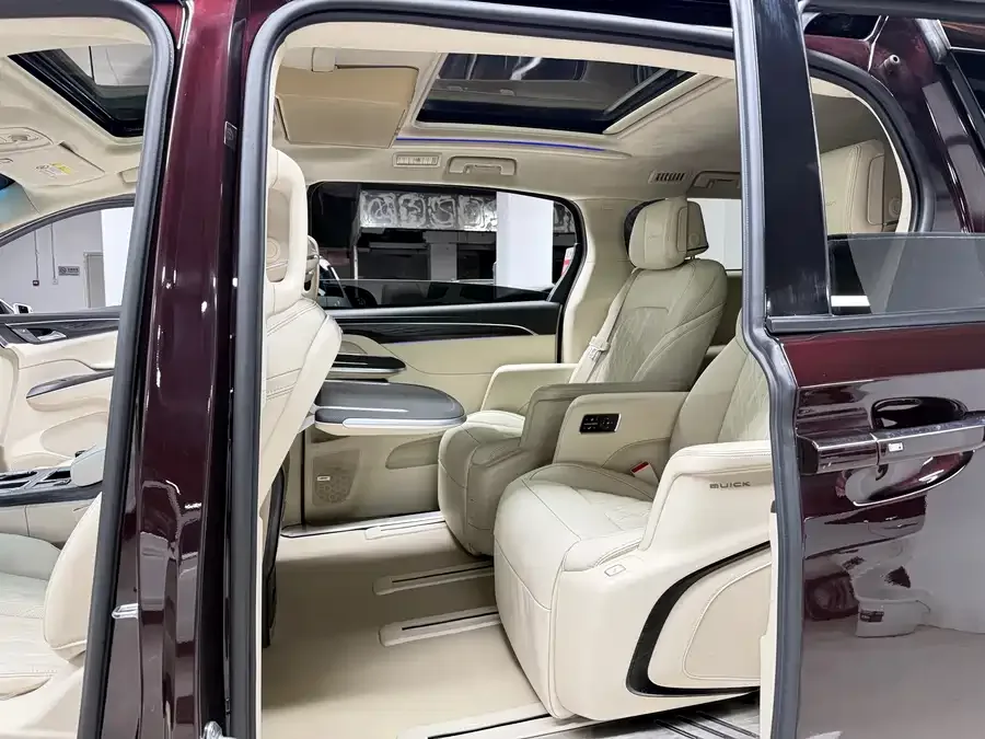 Buick GL8 2023 Avenir Seven-seat Gift Edition 2023 — миниатюра 5