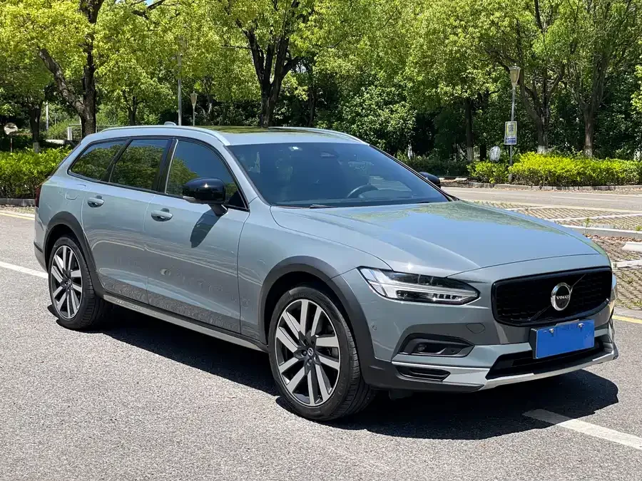 Volvo V90 2022 Cross Country B5 AWD Smart Edition 2022 — миниатюра 4