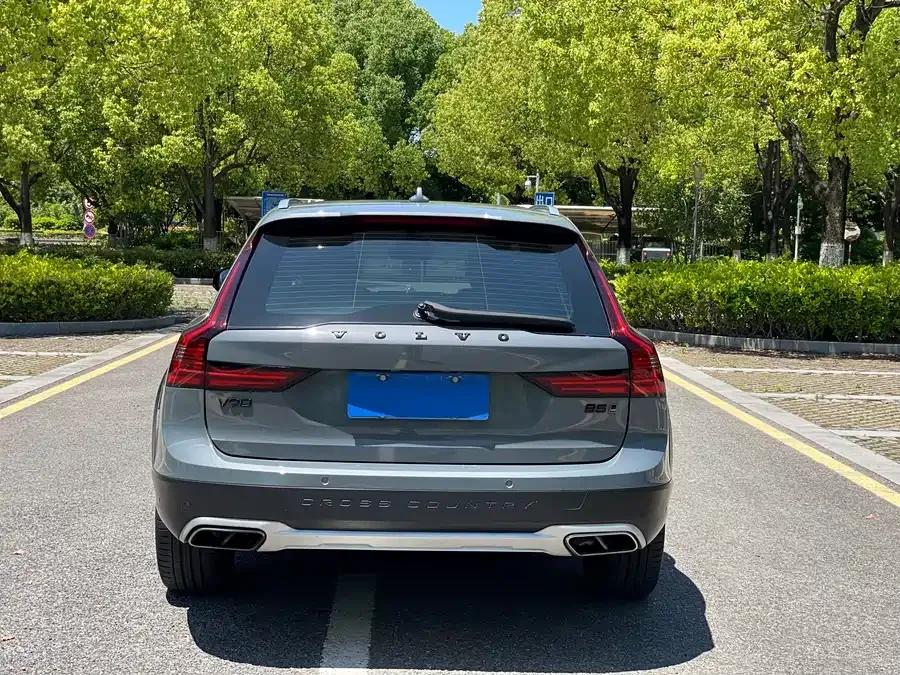 Volvo V90 2022 Cross Country B5 AWD Smart Edition 2022 — миниатюра 5