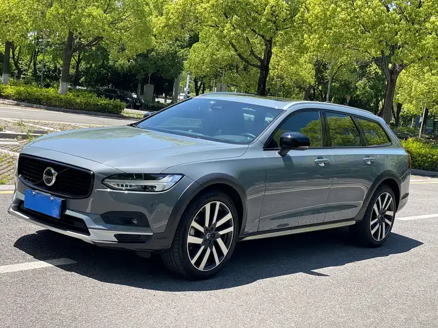 Volvo V90 2022