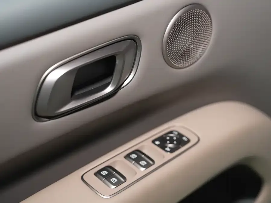 Li Auto i6 Ideal i6 2025 two-wheel drive standard version 2025 — миниатюра 5
