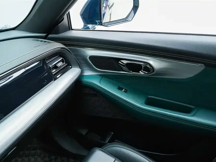 GAC Trumpchi GS8 Trumpchi GS8 2022 Dual Engine Series 2.0TM 2WD Premium Edition (7 Seaters) 2022 — миниатюра 4