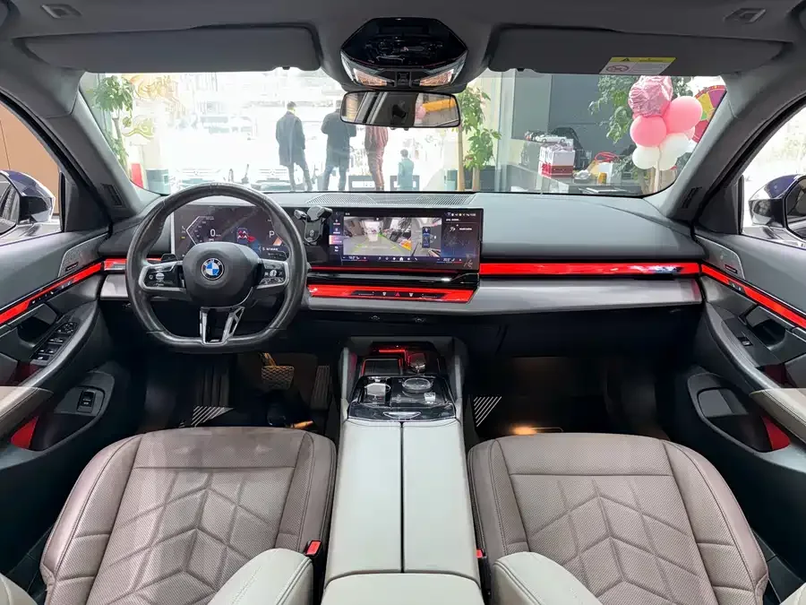BMW 5 Series BMW 5 Series 2024 530Li Leading M Sports Package 2024 — миниатюра 2