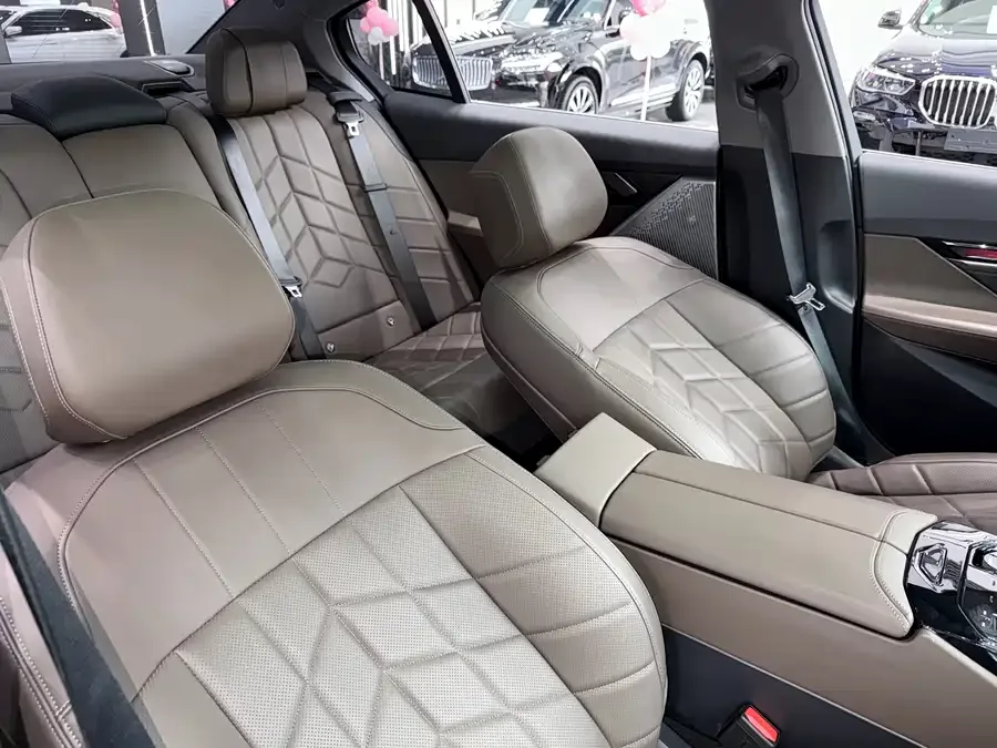 BMW 5 Series BMW 5 Series 2024 530Li Leading M Sports Package 2024 — миниатюра 4