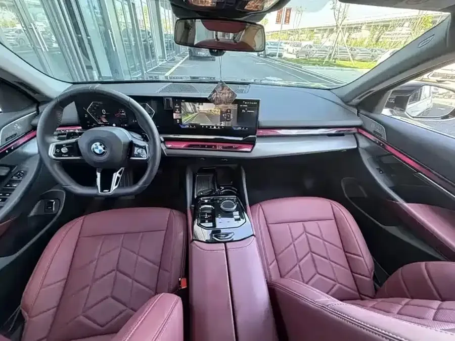 BMW 5 Series BMW 5 Series 2024 530Li Leading M Sports Package 2024 — миниатюра 2