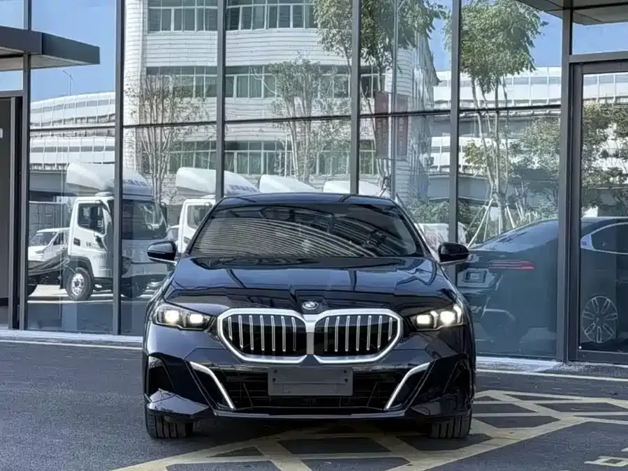 BMW 5 Series BMW 5 Series 2024 530Li Leading M Sports Package 2024 — миниатюра 4