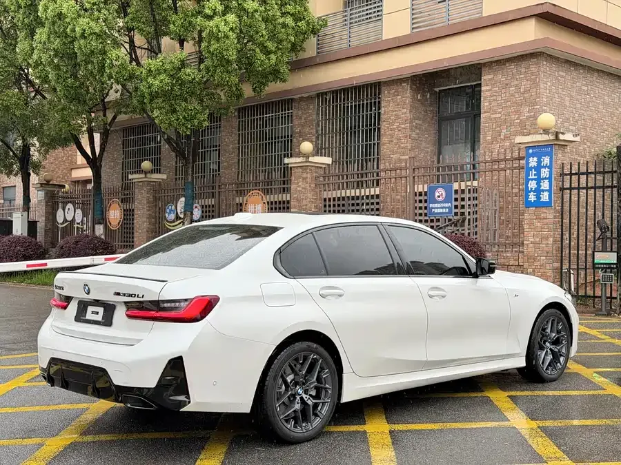 BMW 3 Series BMW 3 Series 2025 330Li M Sport Night Edition 2024 — миниатюра 4