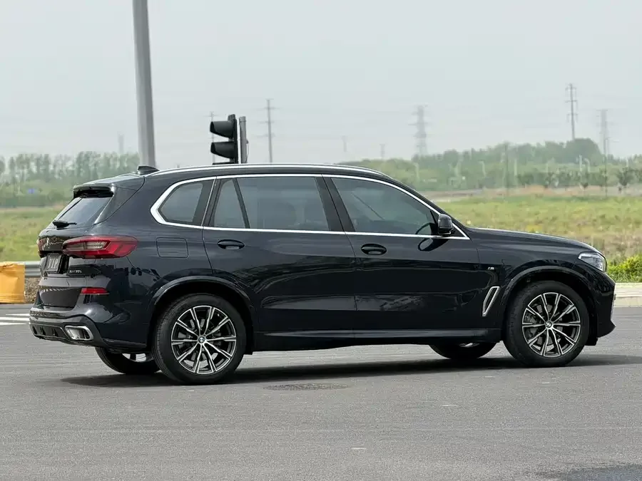 BMW X5 2022 xDrive 30Li Exclusive M Sport Package 2023 — миниатюра 5
