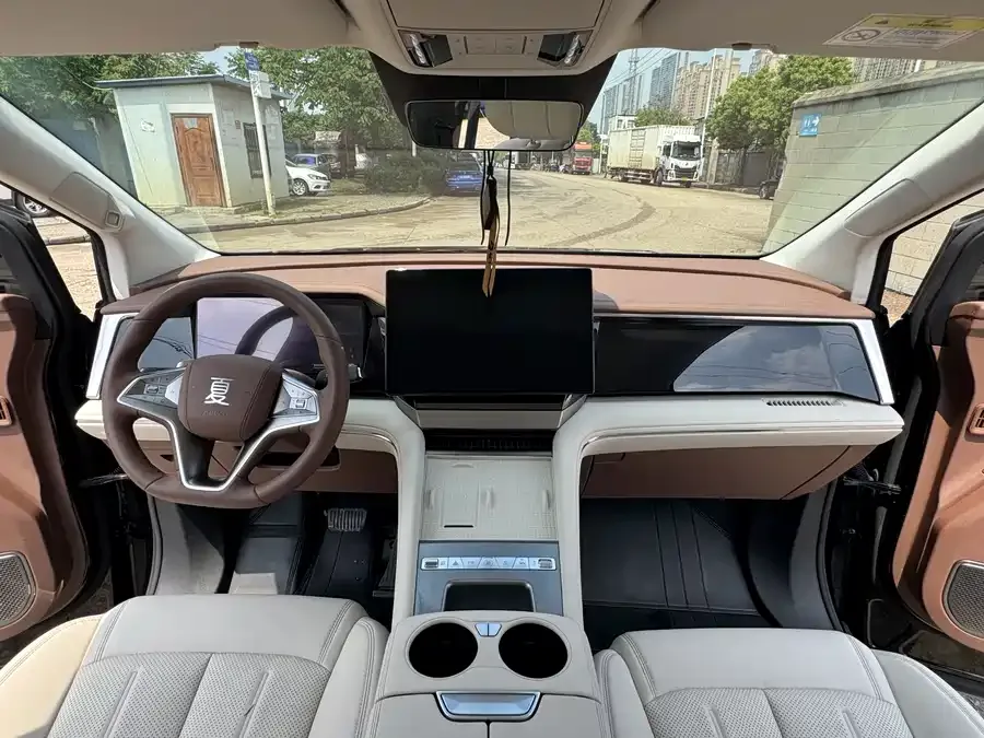 BYD summer Summer 2025 DM-i 1.5T 100km Surpassing Edition 2025 — миниатюра 2