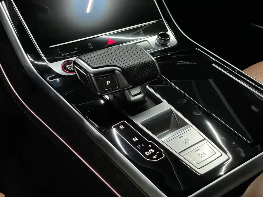 Audi RS Q8 2022 RS Q8 4.0T 2022 — миниатюра 4