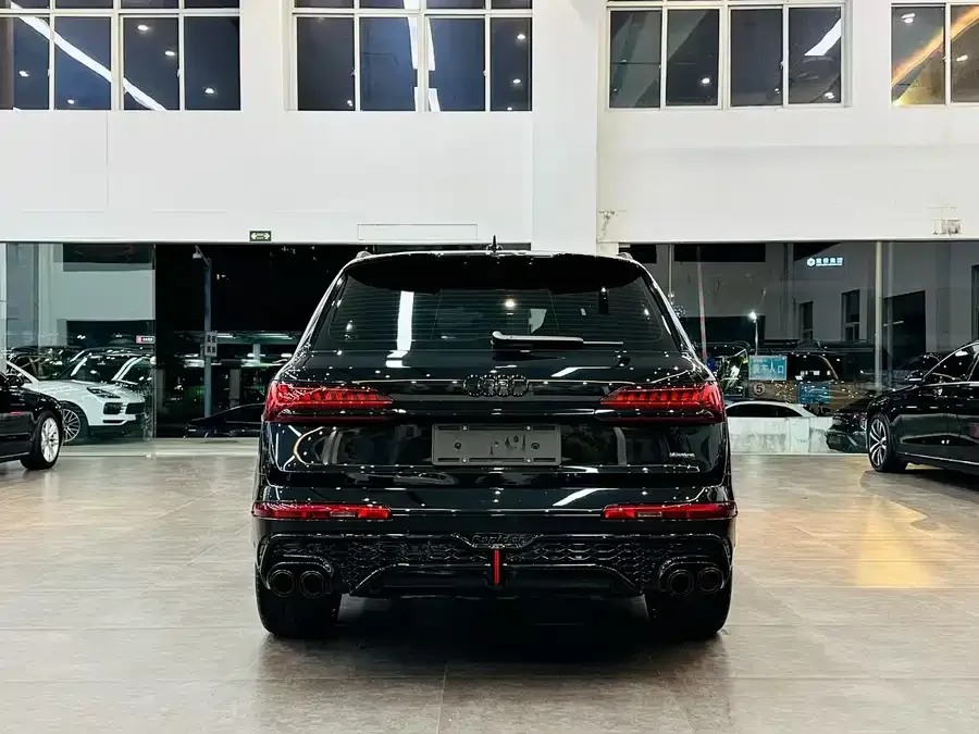Audi Q7 2023 55 TFSI quattro S line Ice and Snow Sports Edition 2024 — миниатюра 2
