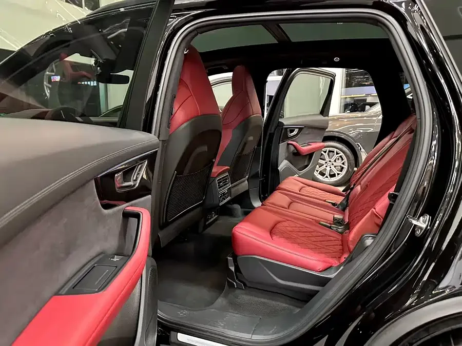Audi Q7 2023 55 TFSI quattro S line Ice and Snow Sports Edition 2024 — миниатюра 3