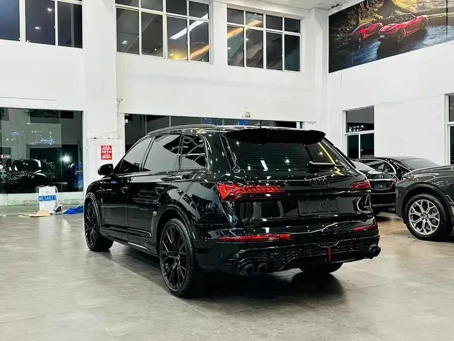 Audi Q7 2023 55 TFSI quattro S line Ice and Snow Sports Edition 2024 — миниатюра 4