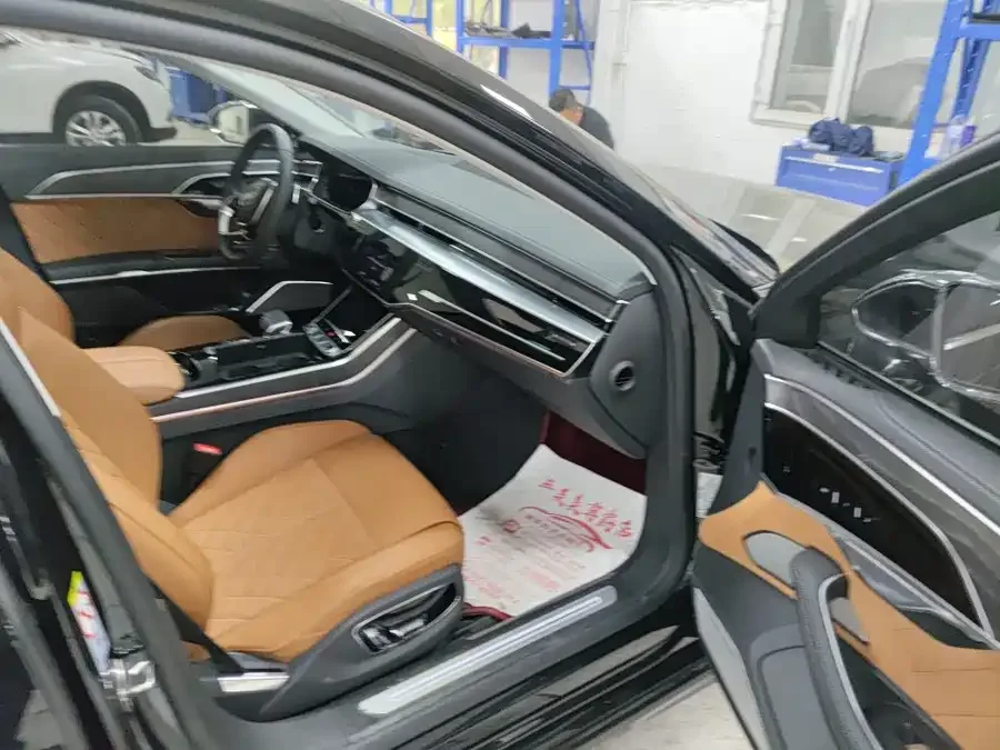 Audi A8 2025 A8L Horch Founder's Edition 55TFSI 2025 — миниатюра 2