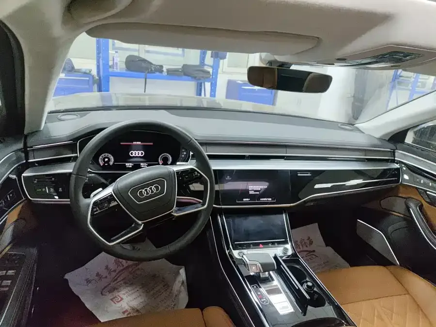 Audi A8 2025 A8L Horch Founder's Edition 55TFSI 2025 — миниатюра 4