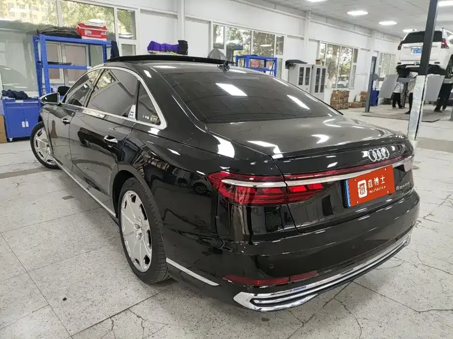 Audi A8 2025 A8L Horch Founder's Edition 55TFSI 2025 — миниатюра 5