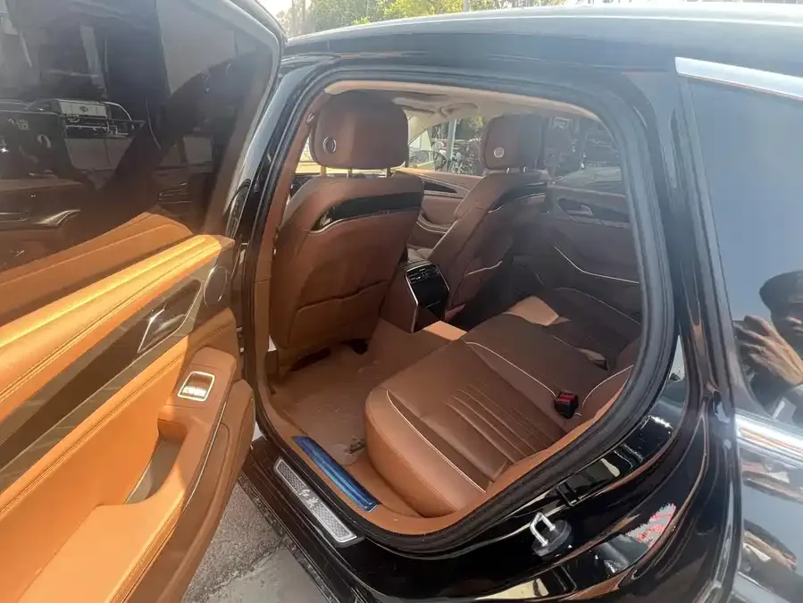 Hongqi H9 Hongqi H9 2022 2.0T Intelligent Connection Flagship Edition 2023 — миниатюра 5