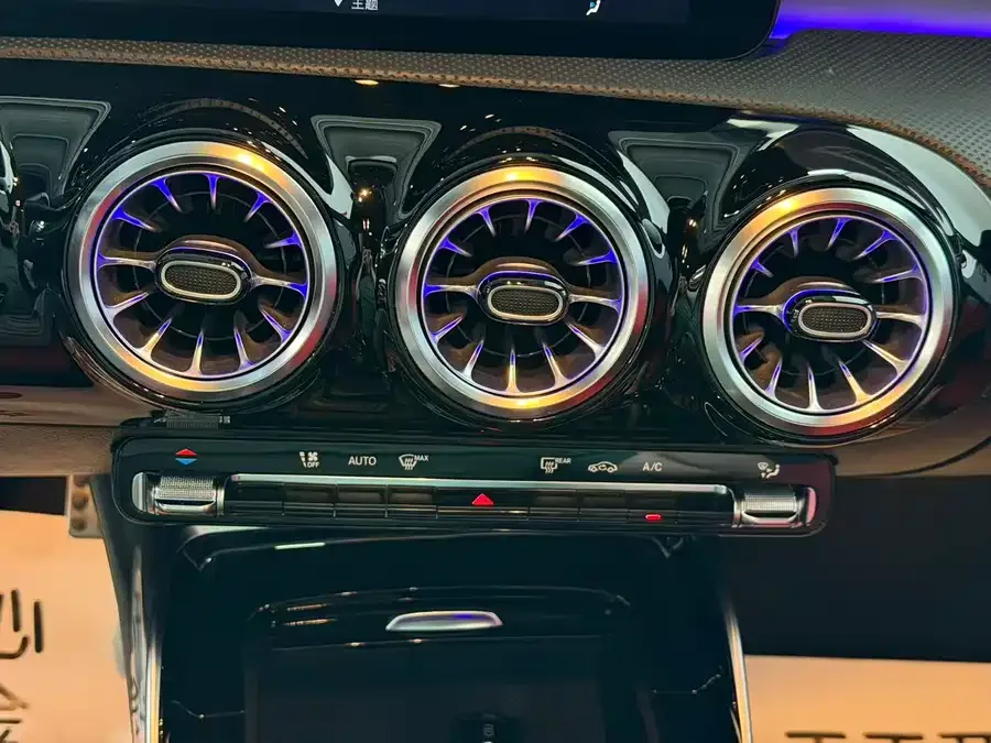 Mercedes-Benz A-Class AMG Mercedes-Benz A-Class AMG (Imported) 2022 AMG A 35 4MATIC 2023 — миниатюра 4