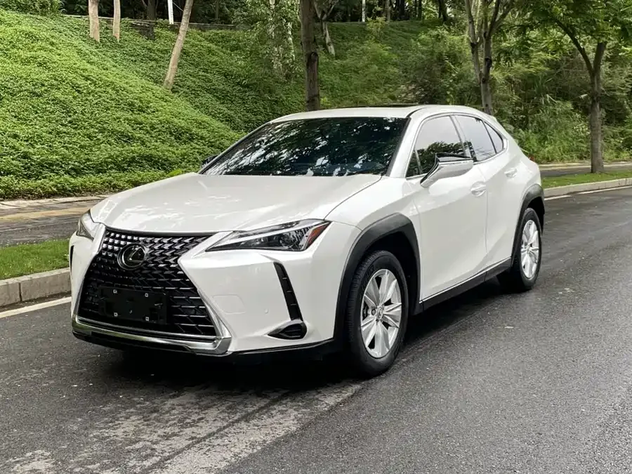 Lexus UX 2024