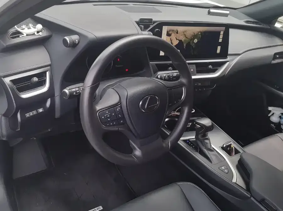 Lexus UX 2022 260h Exploration Cool Edition 2023 — миниатюра 4