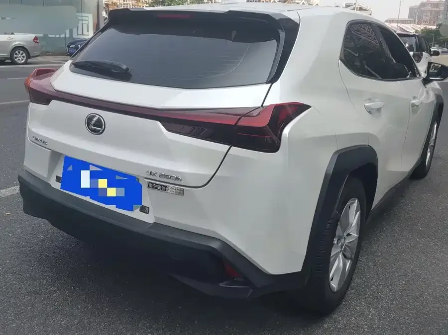 Lexus UX 2022 260h Exploration Cool Edition 2023 — миниатюра 5