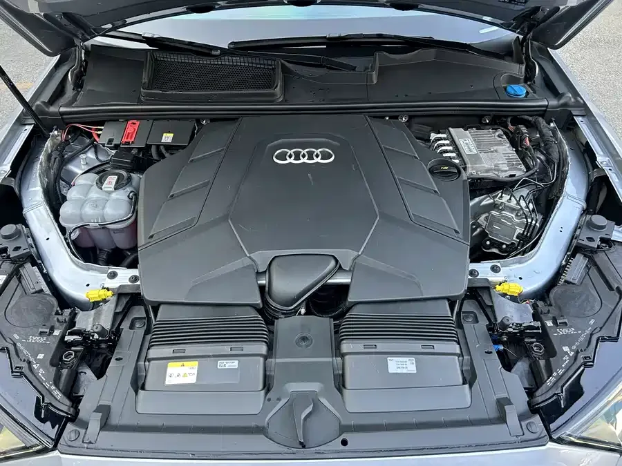 Audi Q7 2022 55 TFSI quattro S line sports model 2022 — миниатюра 5