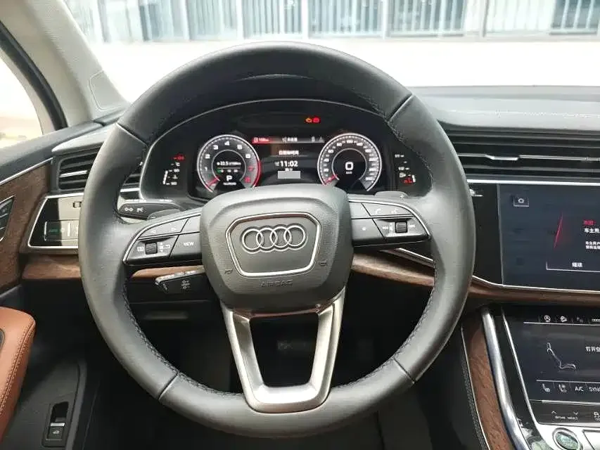 Audi Q7 2023 55 TFSI quattro S line sports model 2023 — миниатюра 3